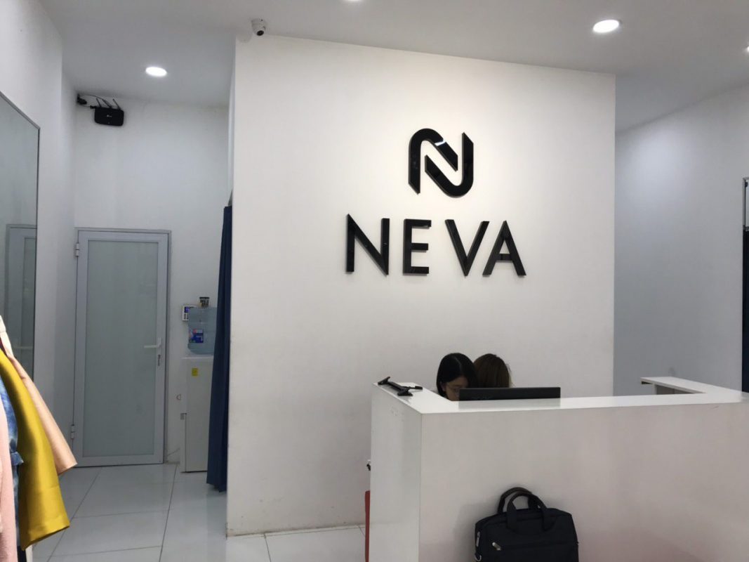 Thiết kế nội thất shop thời trang nữ